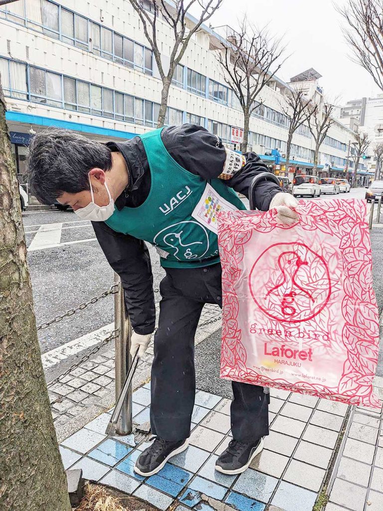 グリーンバードのビブスとゴミ袋